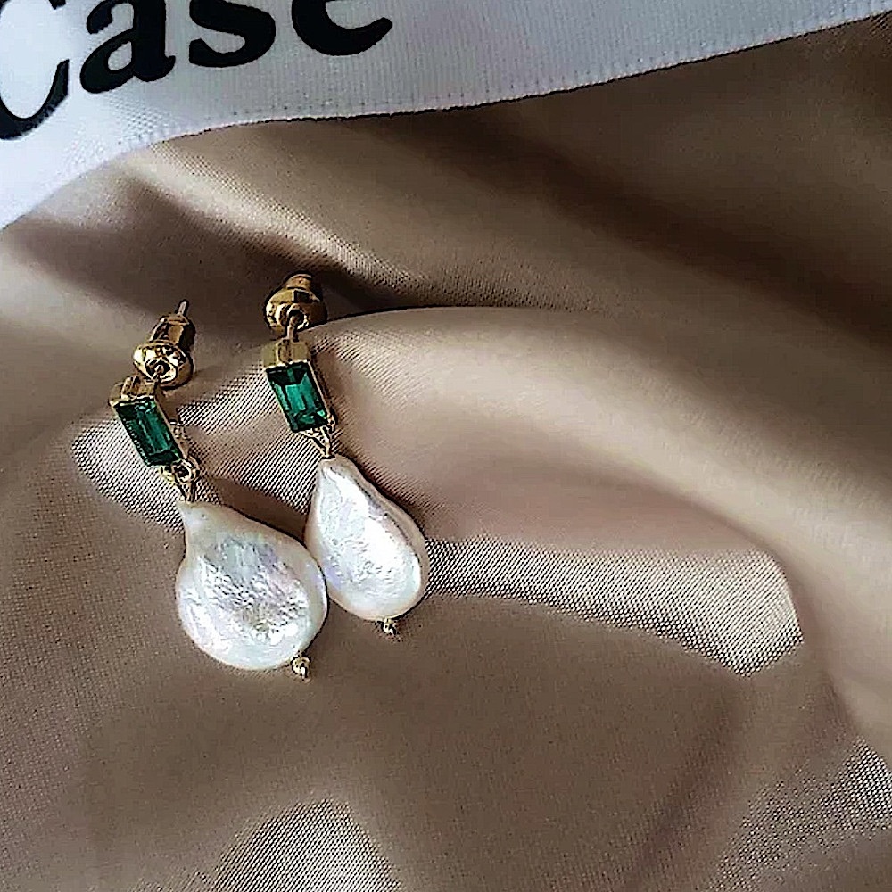 18k gp Lola Emerald Freshwater Pearl Drop Earrings